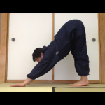 上体の前後両面と膝裏